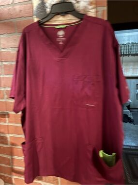 healing hands Men's Wine Short Sleeve V-Neck Scrub Top